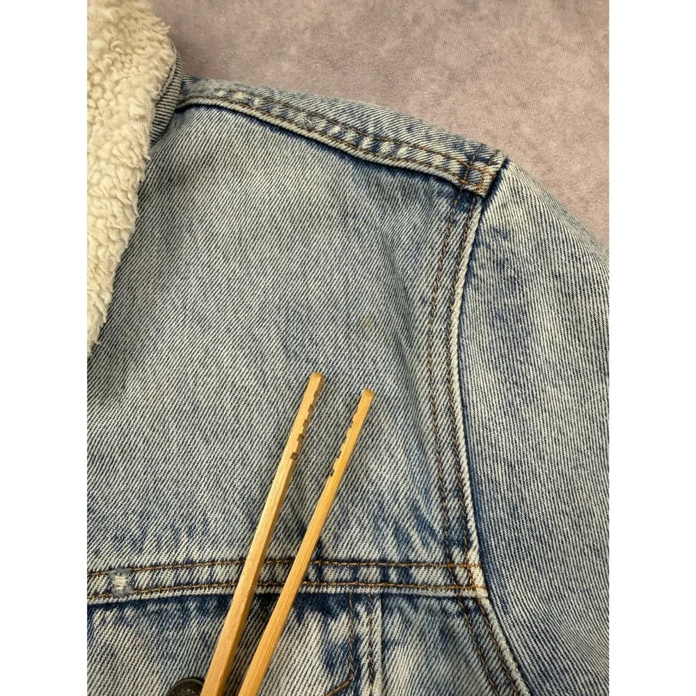 Levis Premium Mens M Sherpa Lined Denim Trucker Jacket Light Wash Blue Casual